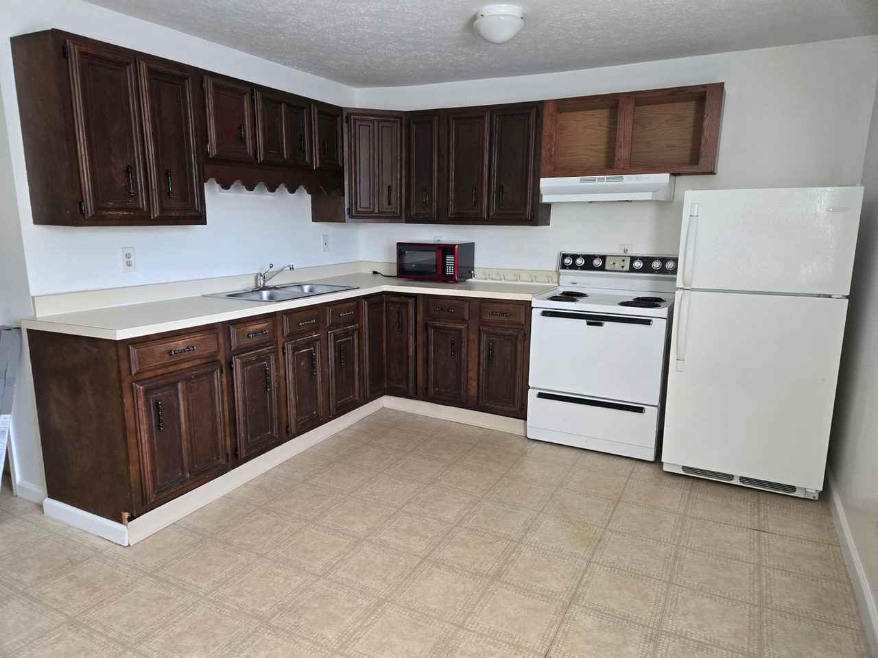 127 1/2 Maple St - Photo 3 of 13