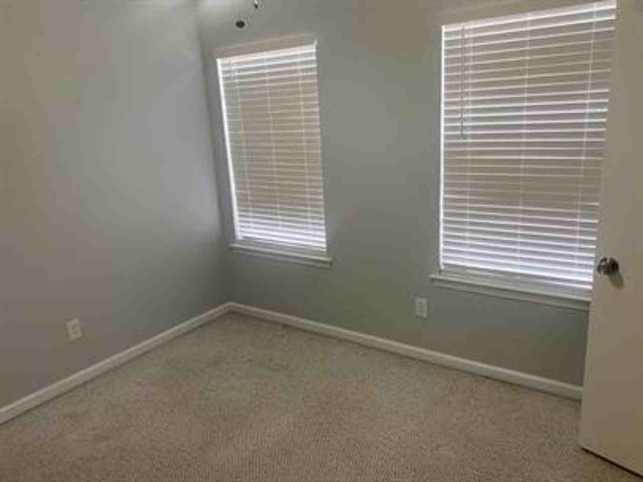 208 Cypress Creek Dr - Photo 3 of 10