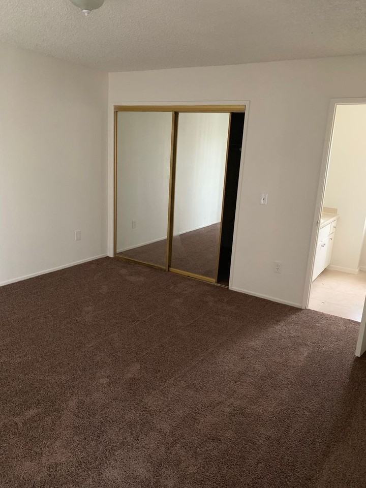 16239 Apple Valley Rd - Photo 3 of 21