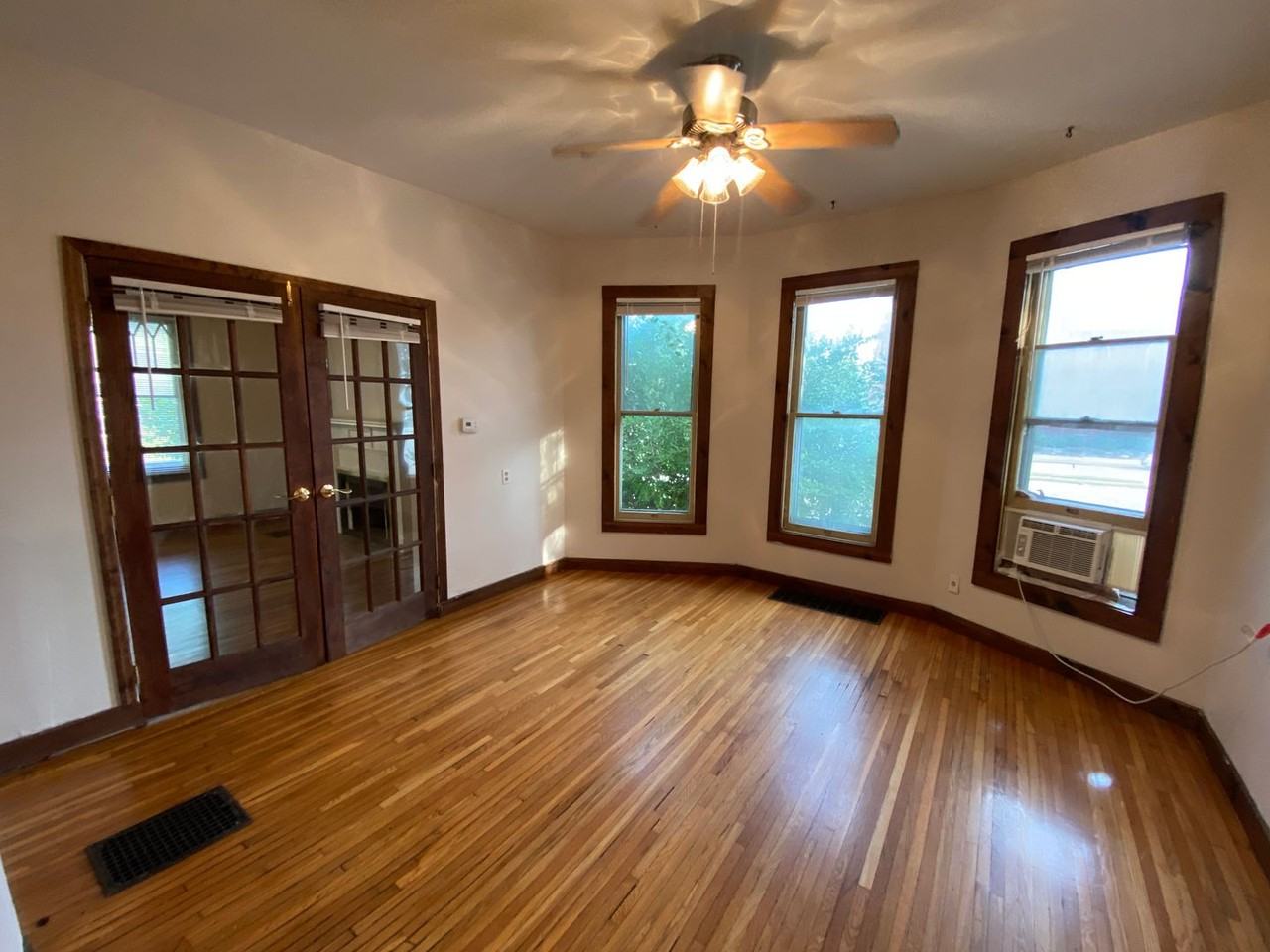 2334 Indianola Ave - Photo 5 of 11