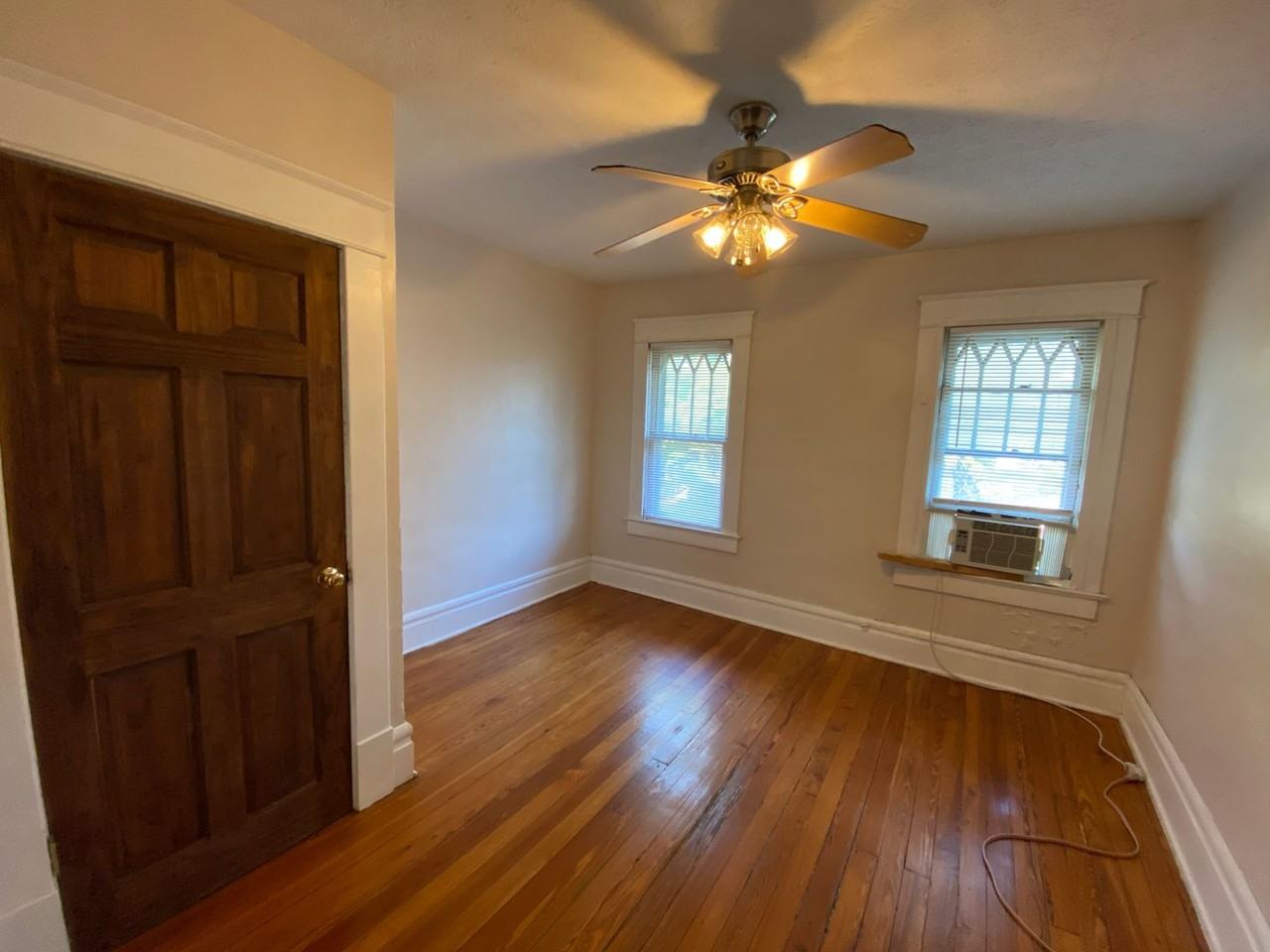 2334 Indianola Ave - Photo 7 of 11