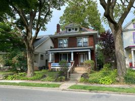 featured image of 2329 Indianola Ave