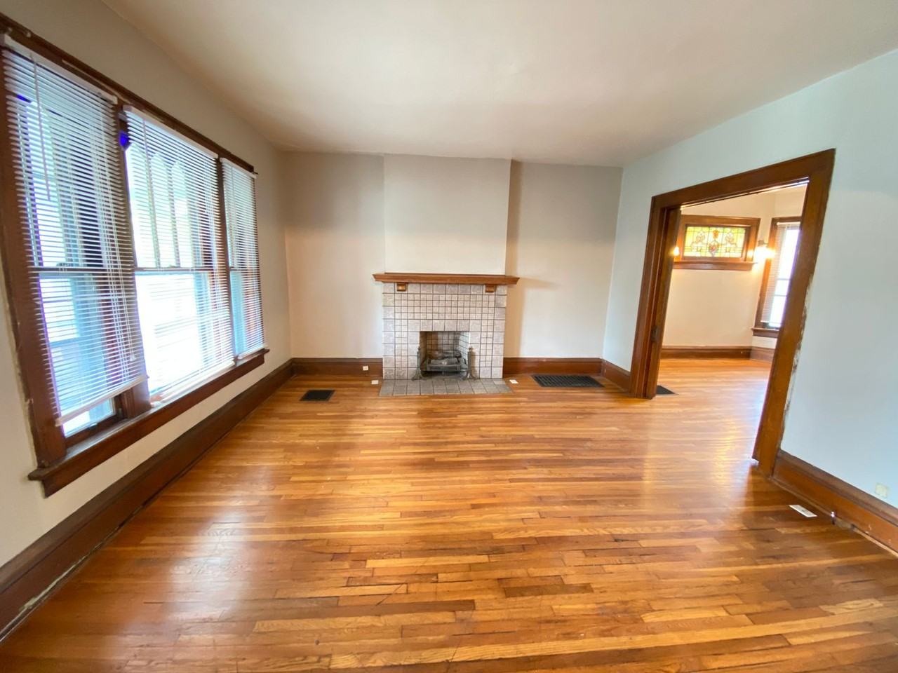 2329 Indianola Ave - Photo 4 of 14