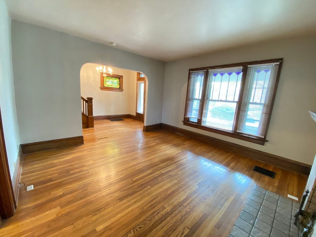 2329 Indianola Ave - Photo 5 of 14