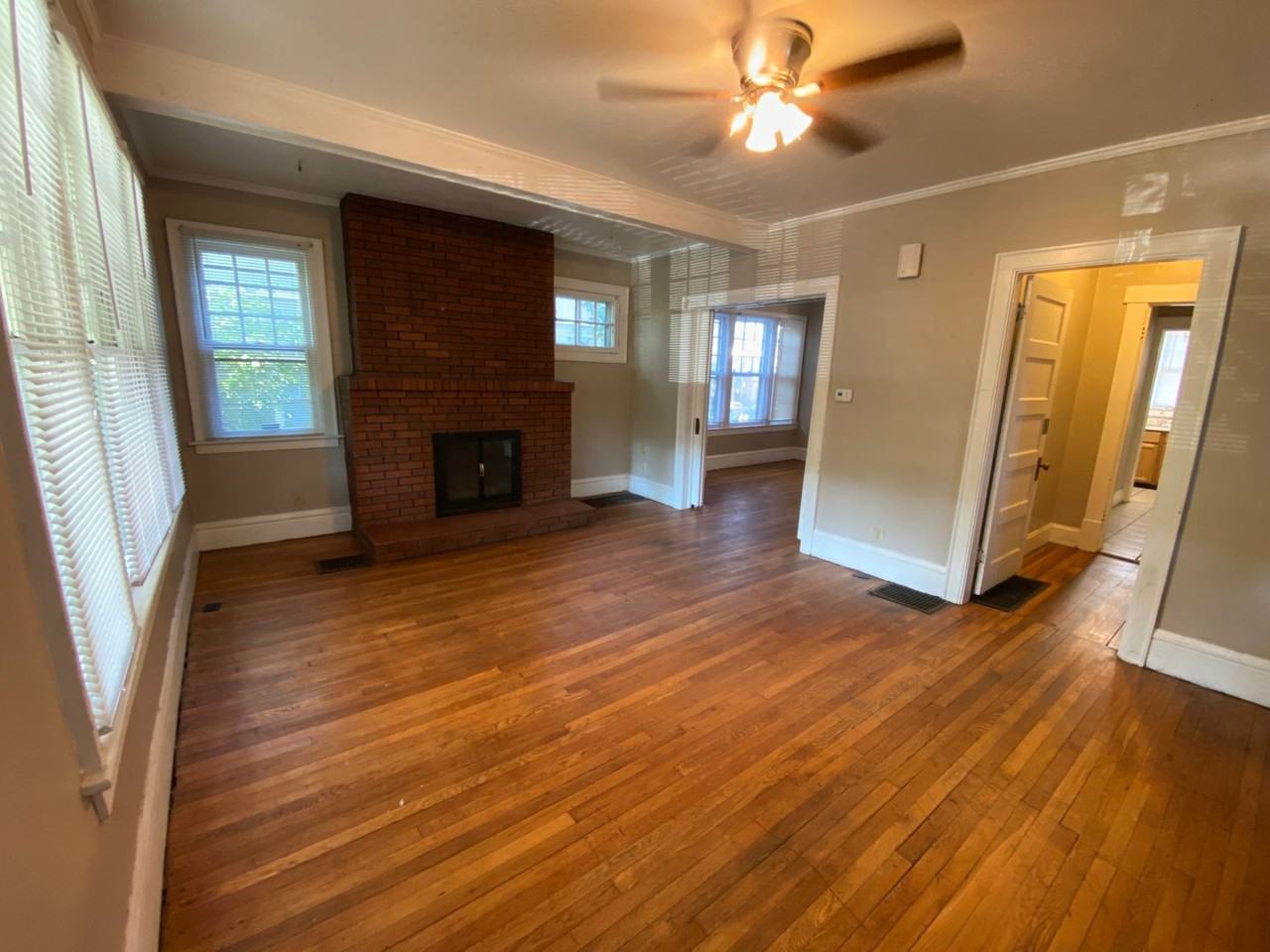 2103 Summit St - Photo 3 of 17
