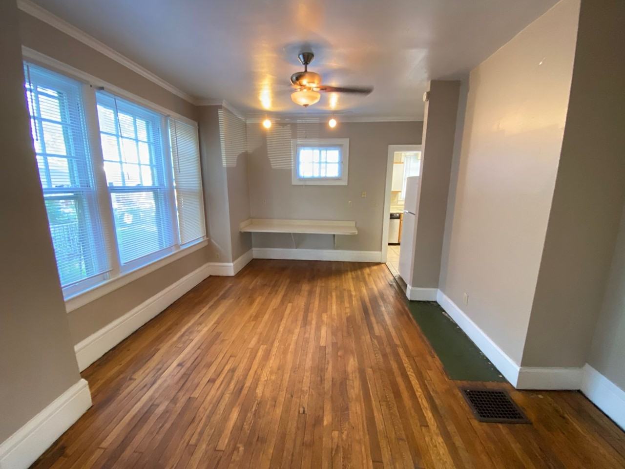 2103 Summit St - Photo 5 of 17