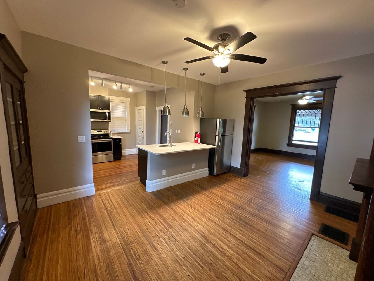 51 E Lane Ave - Photo 4 of 15