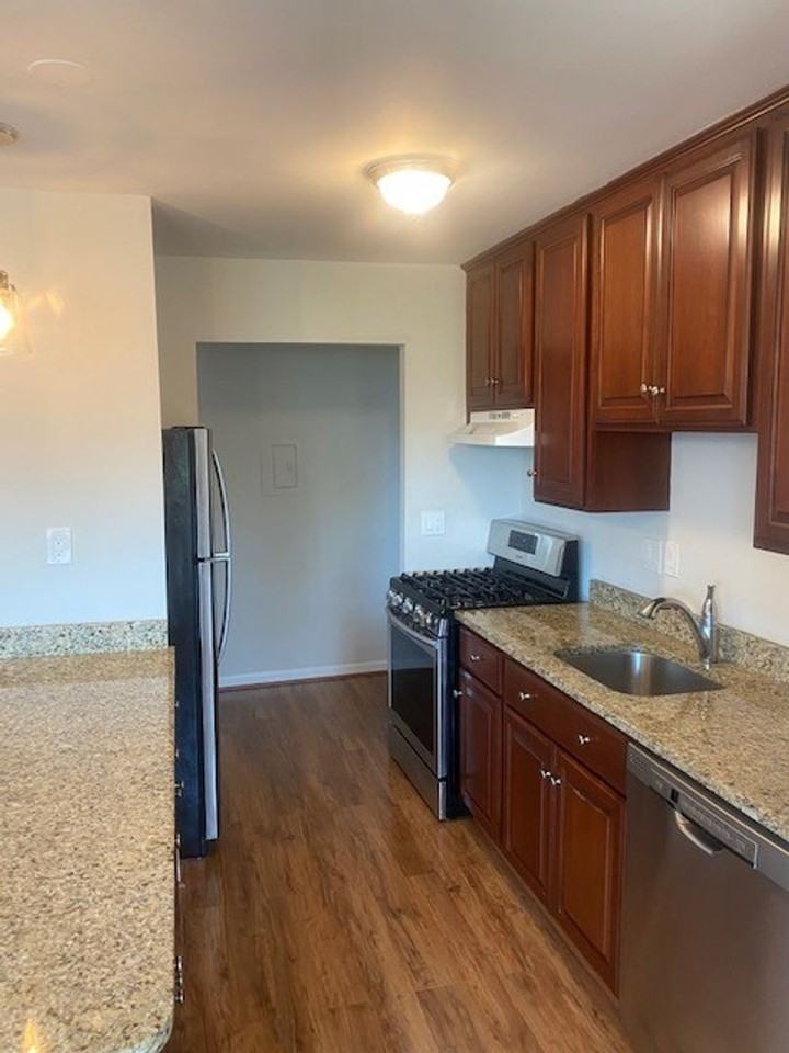 111 Center St N #201B - Photo 3 of 16