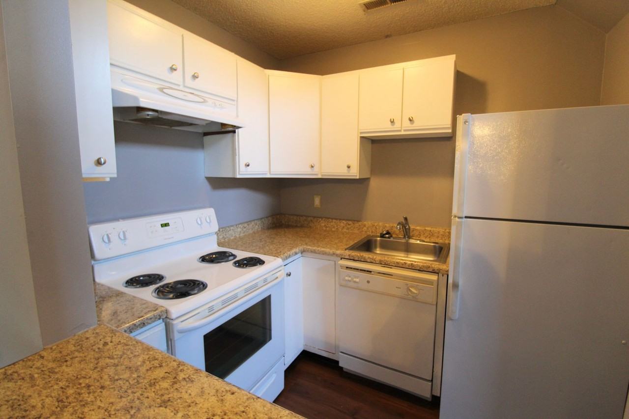 1337 Bradley Dr - Photo 3 of 20