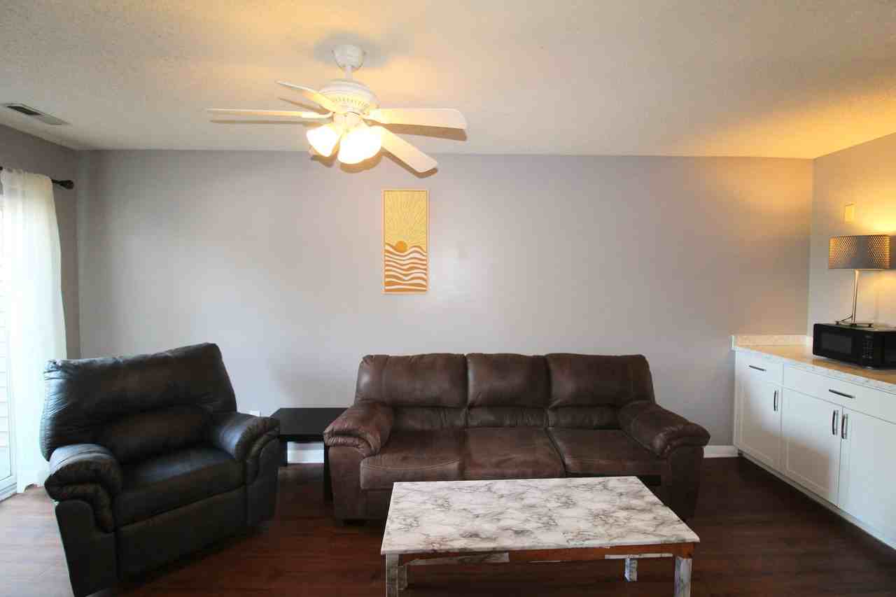 1337 Bradley Dr - Photo 4 of 20