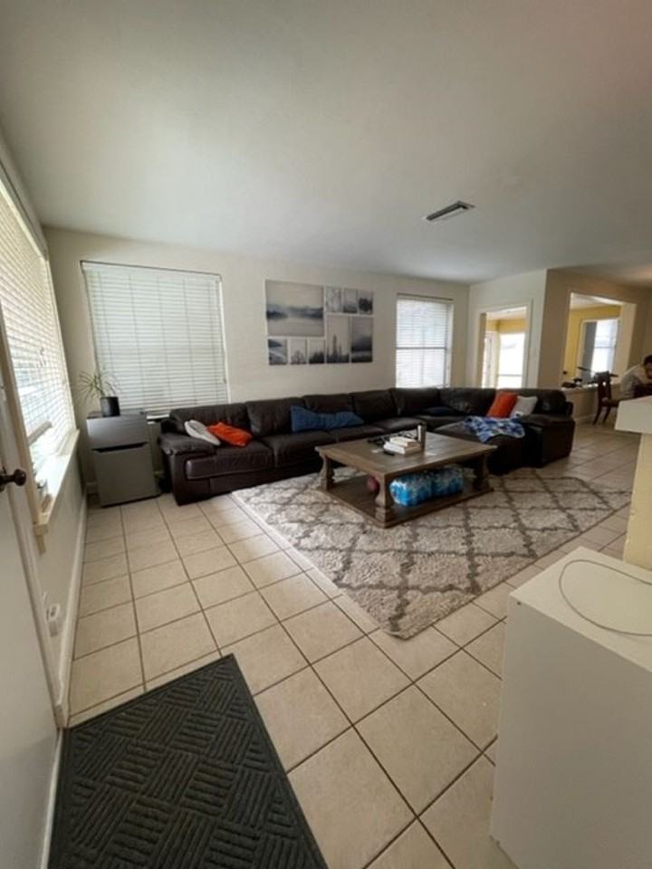 1016 Sw 6th Ave - Photo 2 of 21