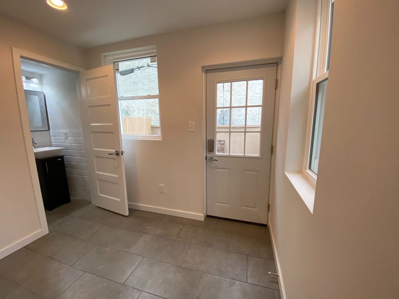 2609 Almond St - Photo 3 of 33