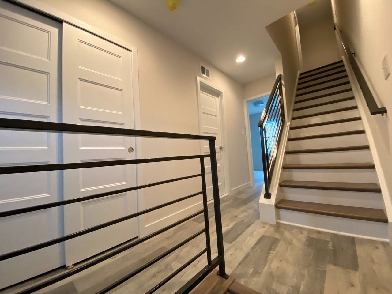 2609 Almond St - Photo 6 of 33