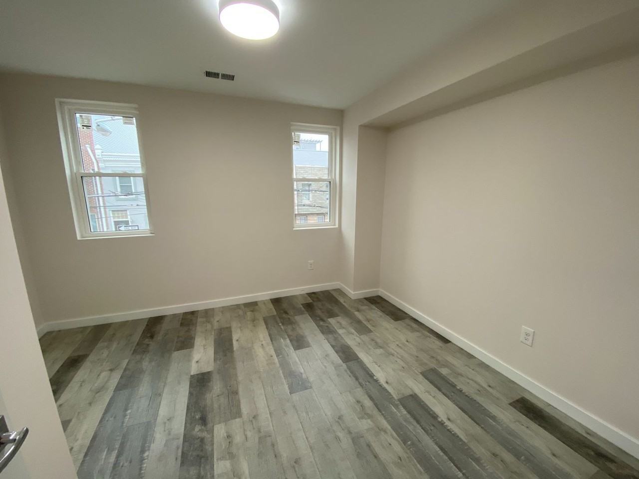 2609 Almond St - Photo 7 of 33