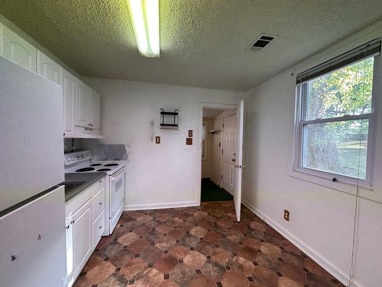 37B Evans Ln - Photo 4 of 12