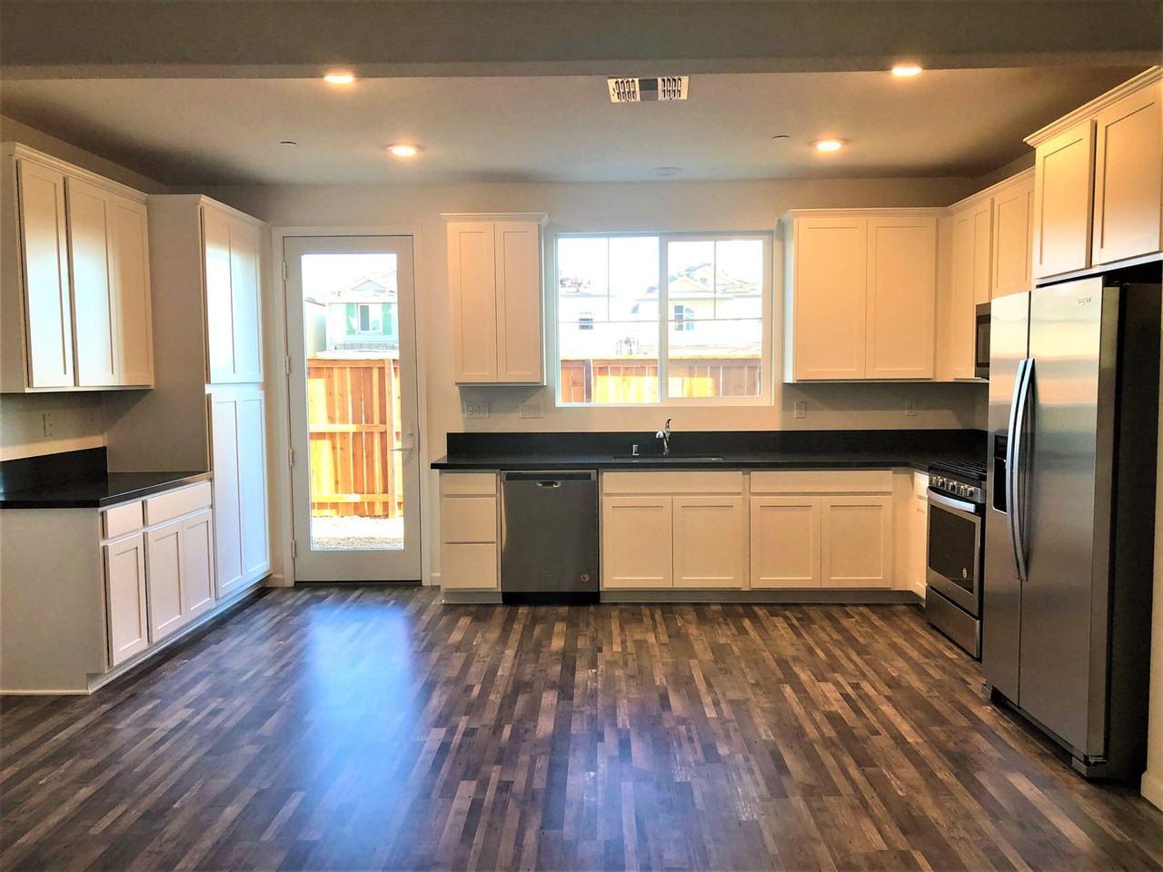 3812 Aircraft Way - Photo 2 of 39