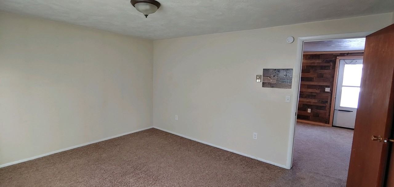 1935 West 2870 South - Photo 7 of 10