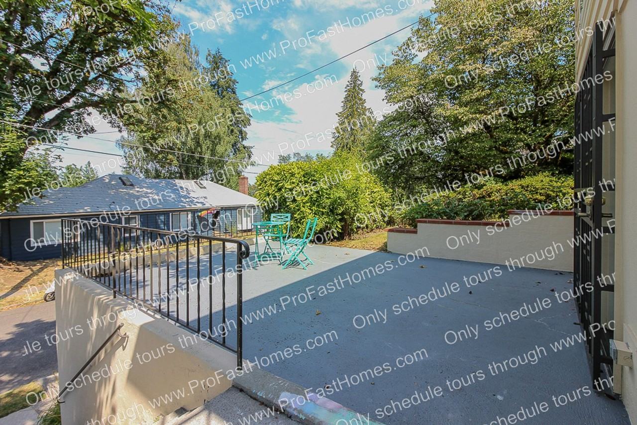 616 Sw Moss St - Photo 5 of 34