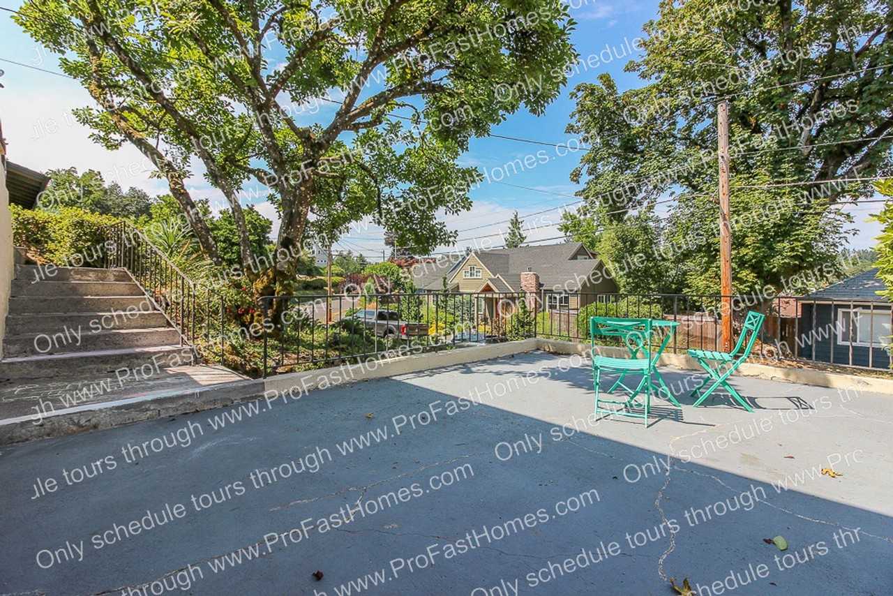 616 Sw Moss St - Photo 7 of 34