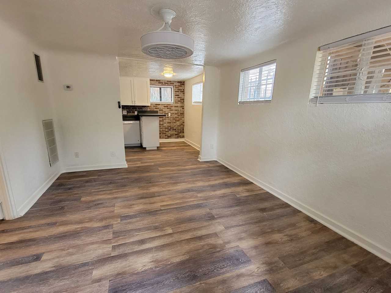 1026 E Polk St #1-2 - Photo 3 of 24