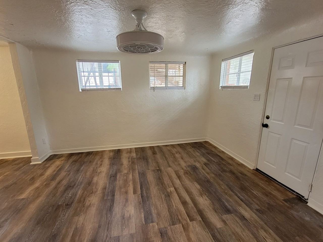 1026 E Polk St #1-2 - Photo 4 of 24