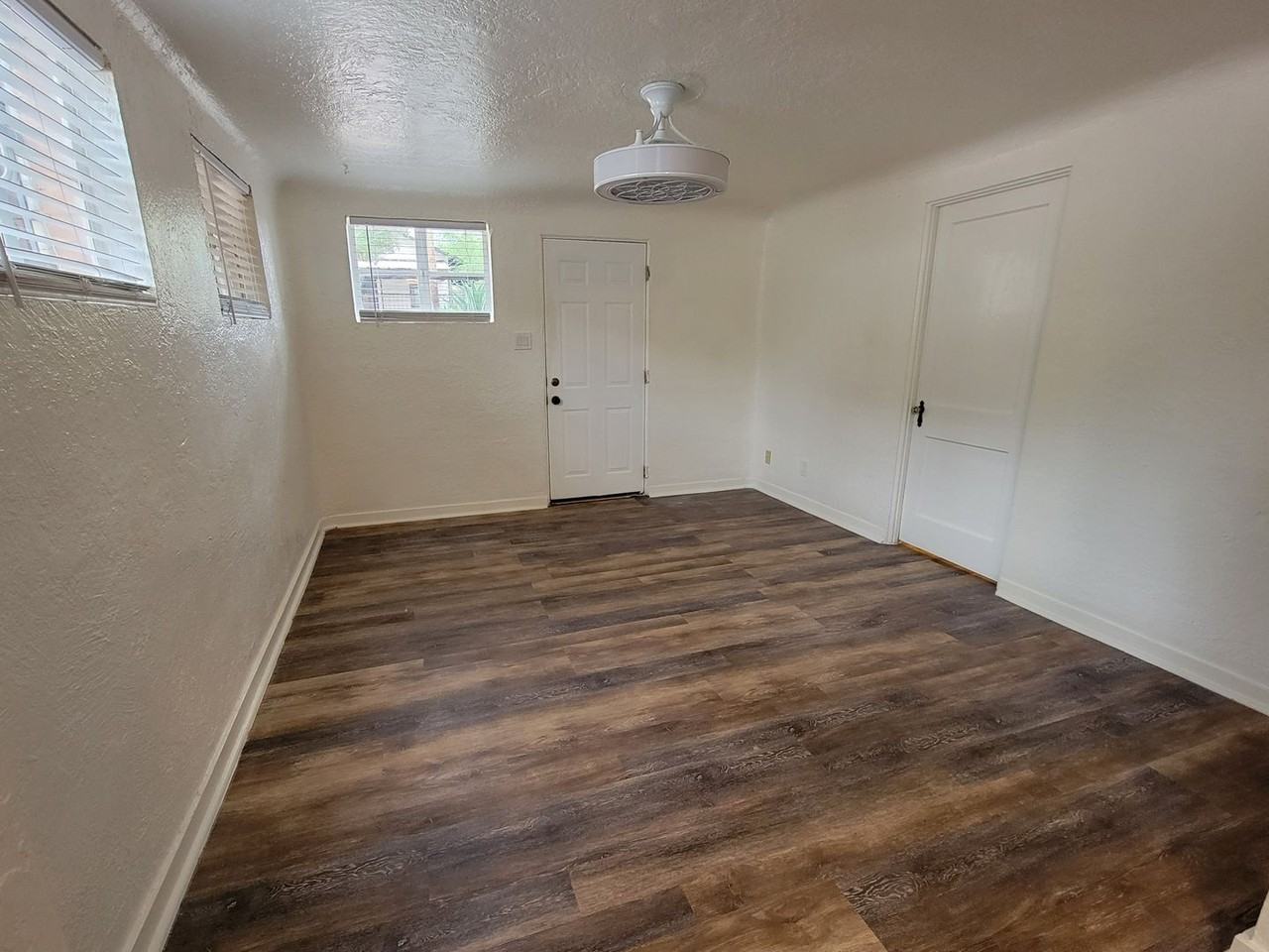 1026 E Polk St #1-2 - Photo 5 of 24