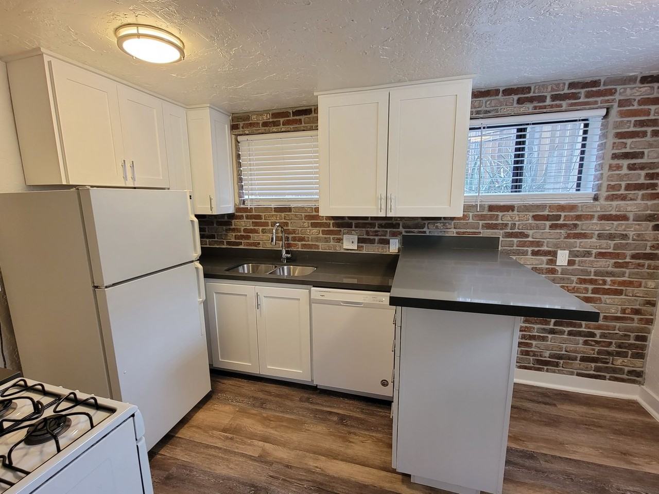 1026 E Polk St #1-2 - Photo 6 of 24