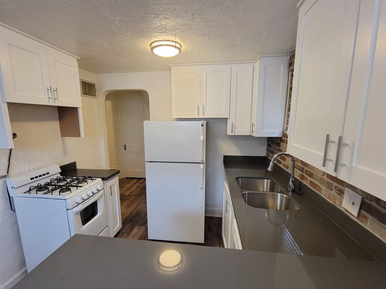 1026 E Polk St #1-2 - Photo 7 of 24