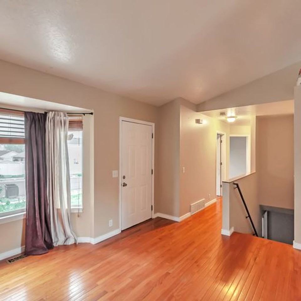 402 N 880 E - Photo 6 of 22