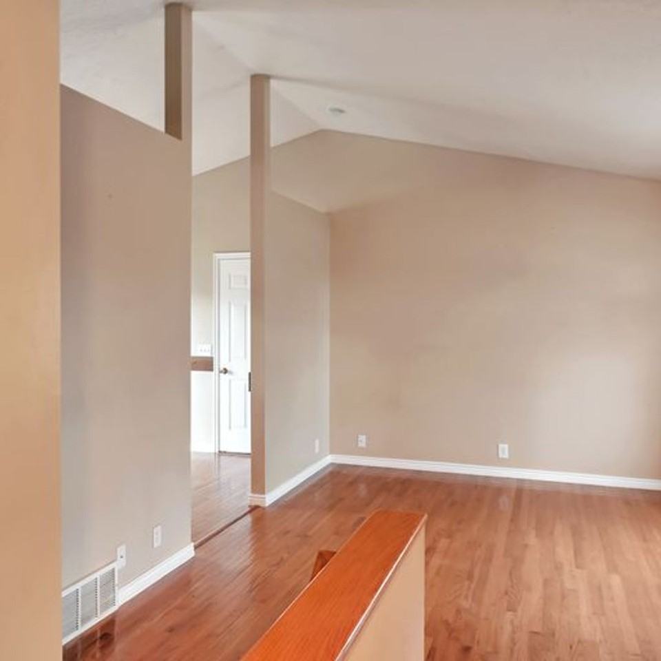 402 N 880 E - Photo 7 of 22