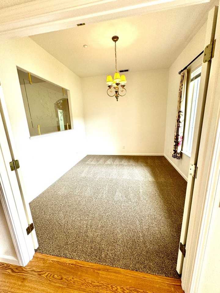 2323 Pioneer Way - Photo 3 of 21