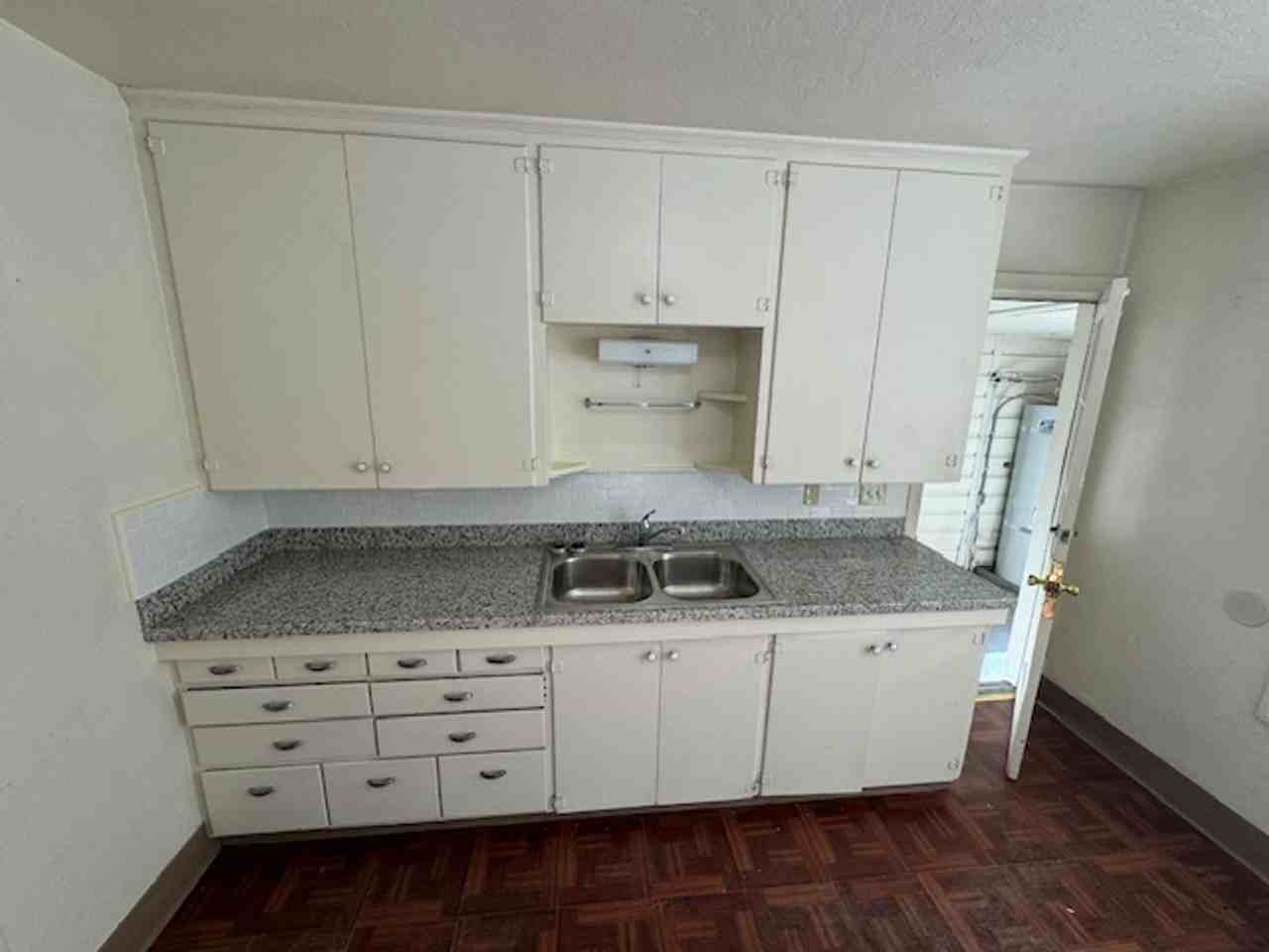 335 Northwest 12th Street - Photo 2 of 26