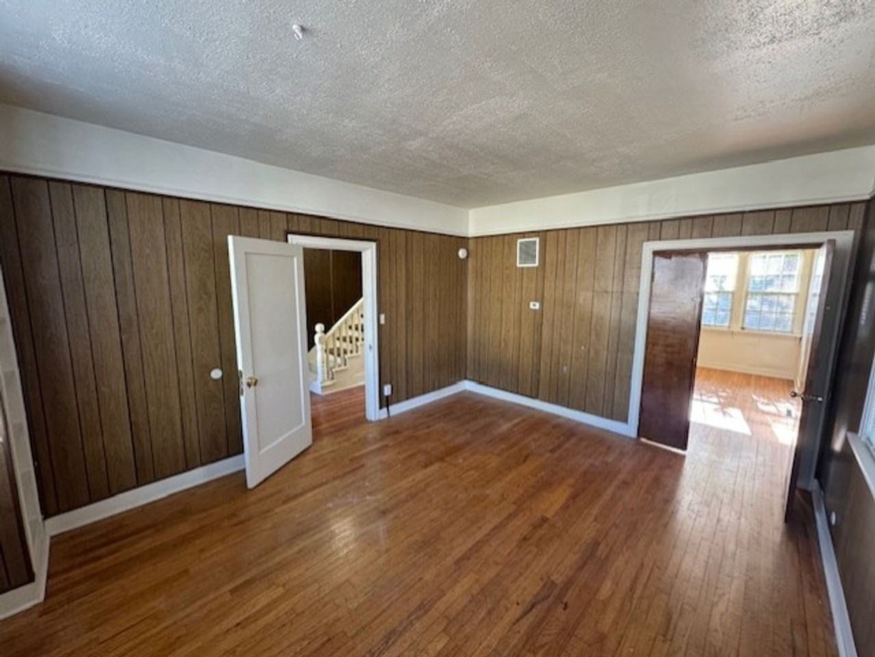 335 Northwest 12th Street - Photo 4 of 26