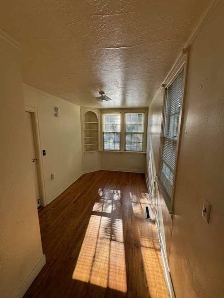 335 Northwest 12th Street - Photo 7 of 26