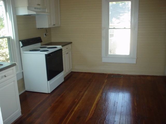 1512 Lomond St - Photo 2 of 9