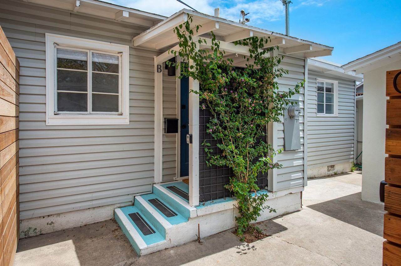 208 S Voluntario - Photo 2 of 3