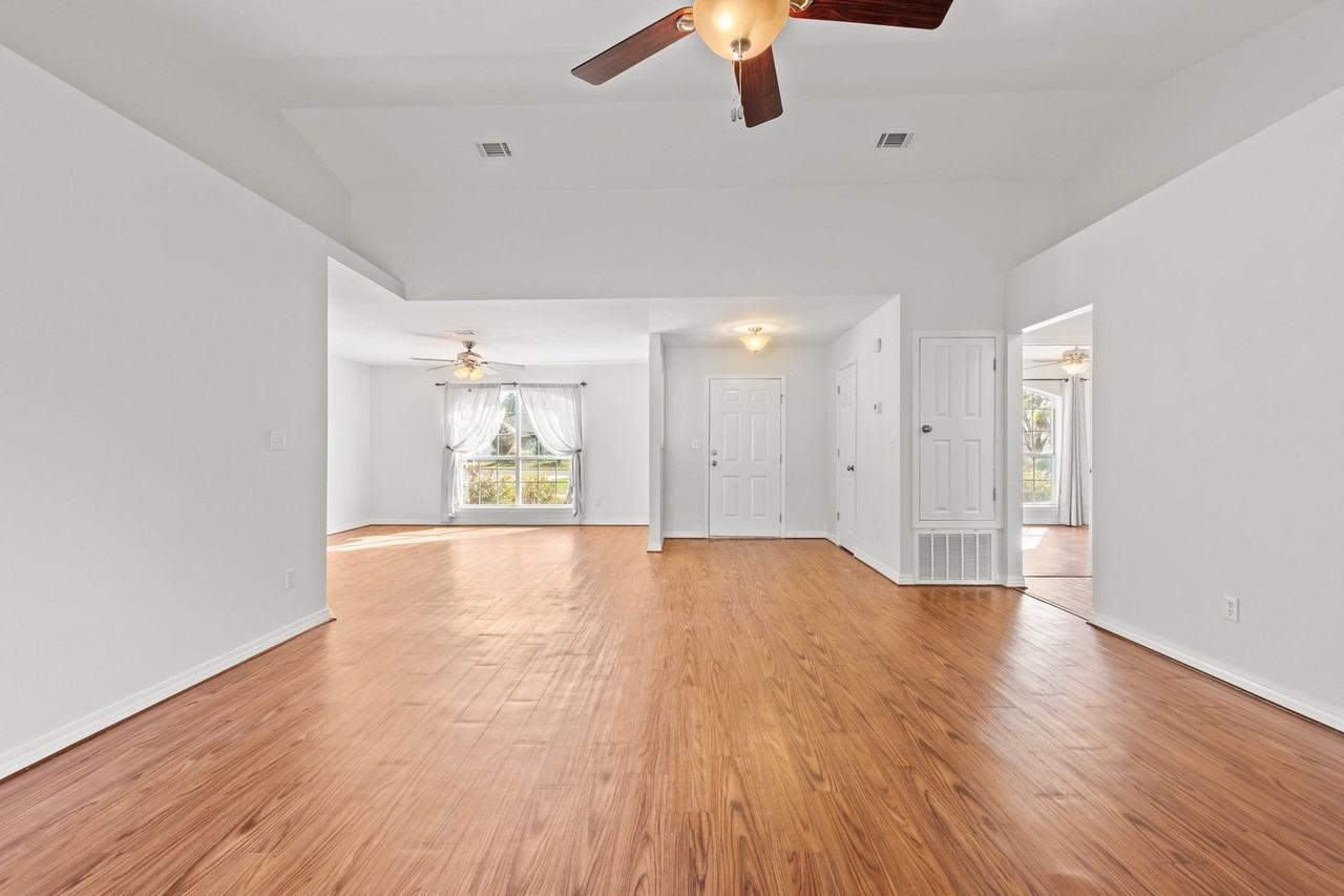 4407 Southminster Cir - Photo 6 of 50