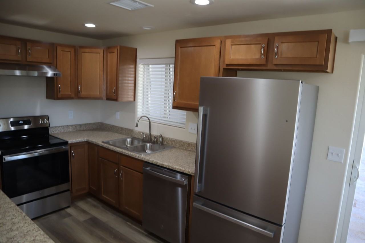 4920 S San Juan Ave - Photo 6 of 47