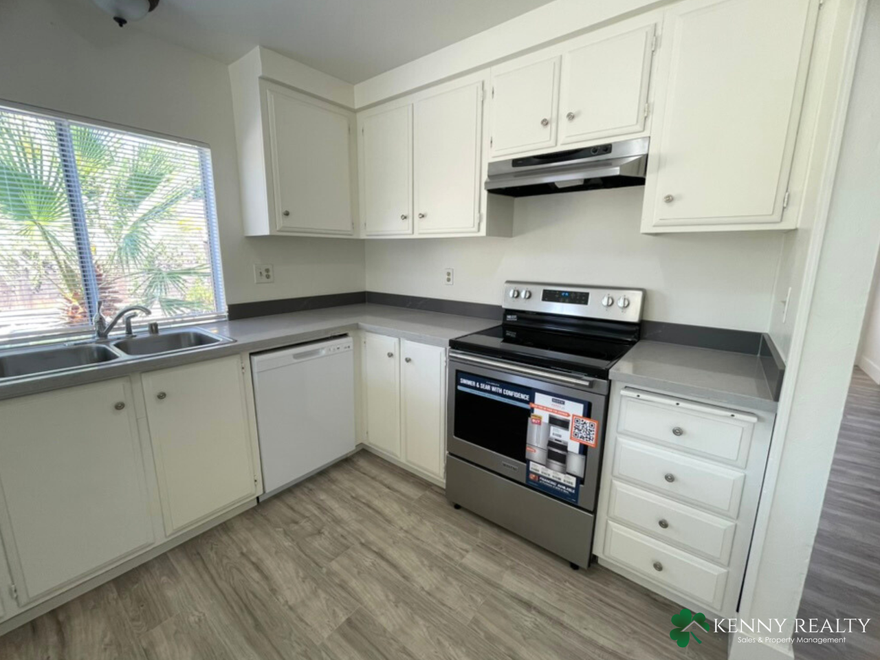 409 Nantucket St - Photo 7 of 23