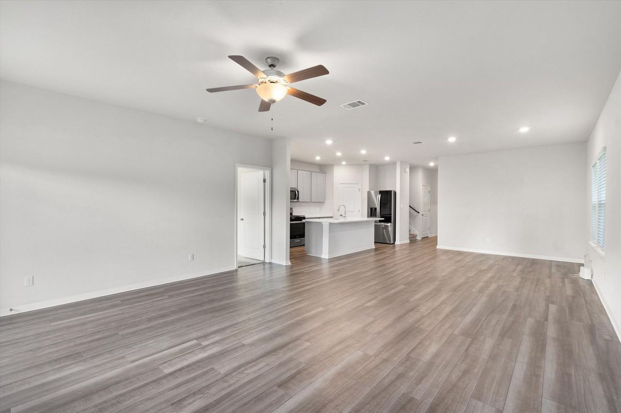 11800 Copperstone Ave - Photo 5 of 34