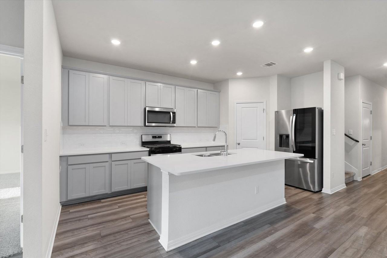 11800 Copperstone Ave - Photo 7 of 34