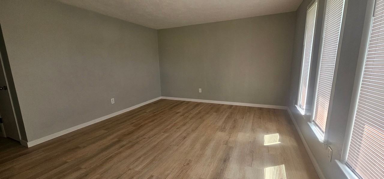 2076 N Bilbrey Ln - Photo 2 of 11