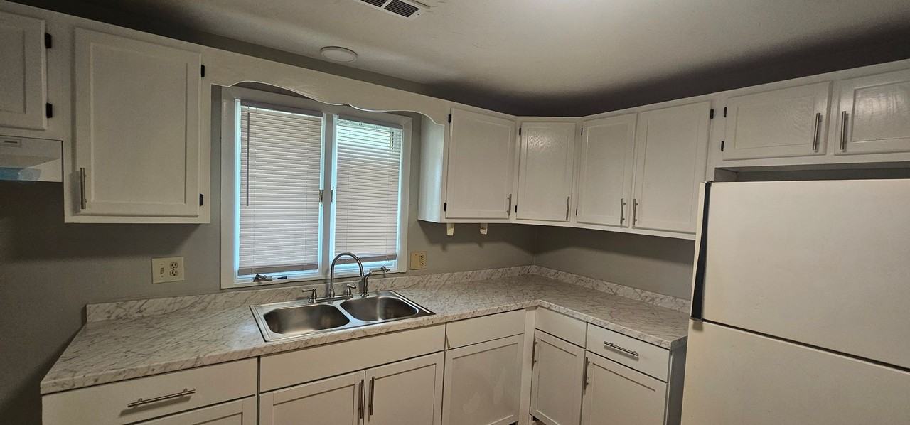 2076 N Bilbrey Ln - Photo 3 of 11