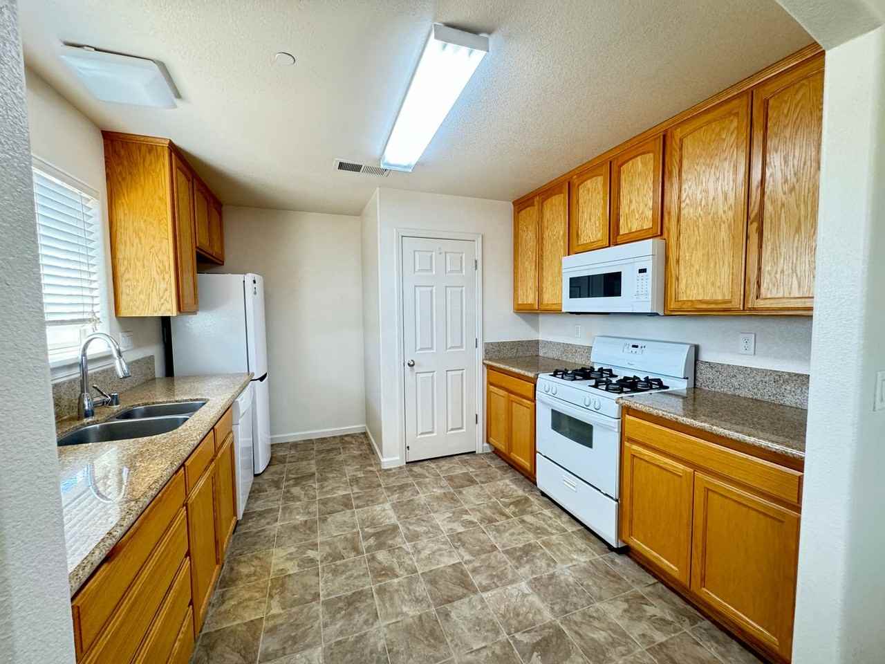 2645 Tudor Rd - Photo 5 of 11