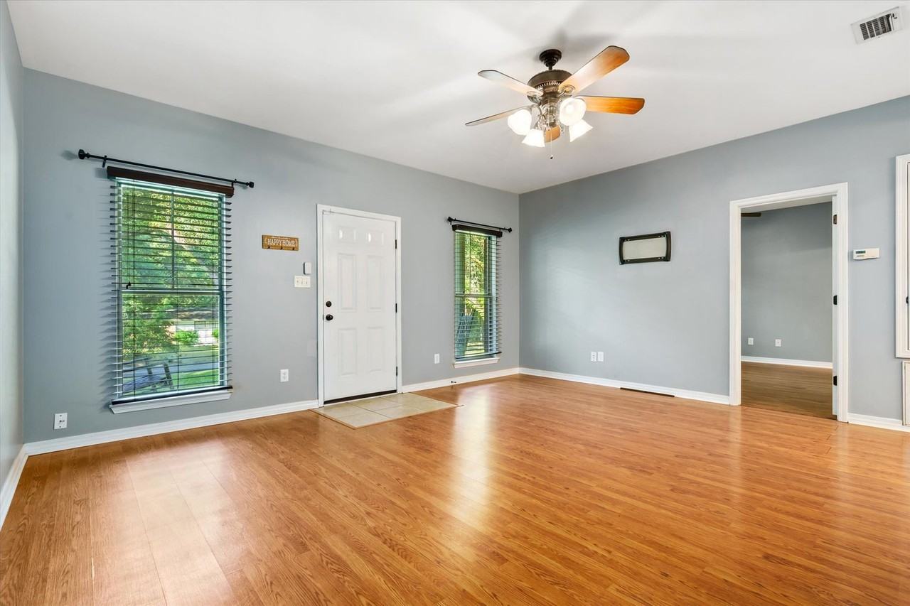 1008 Oakland Dr - Photo 2 of 21