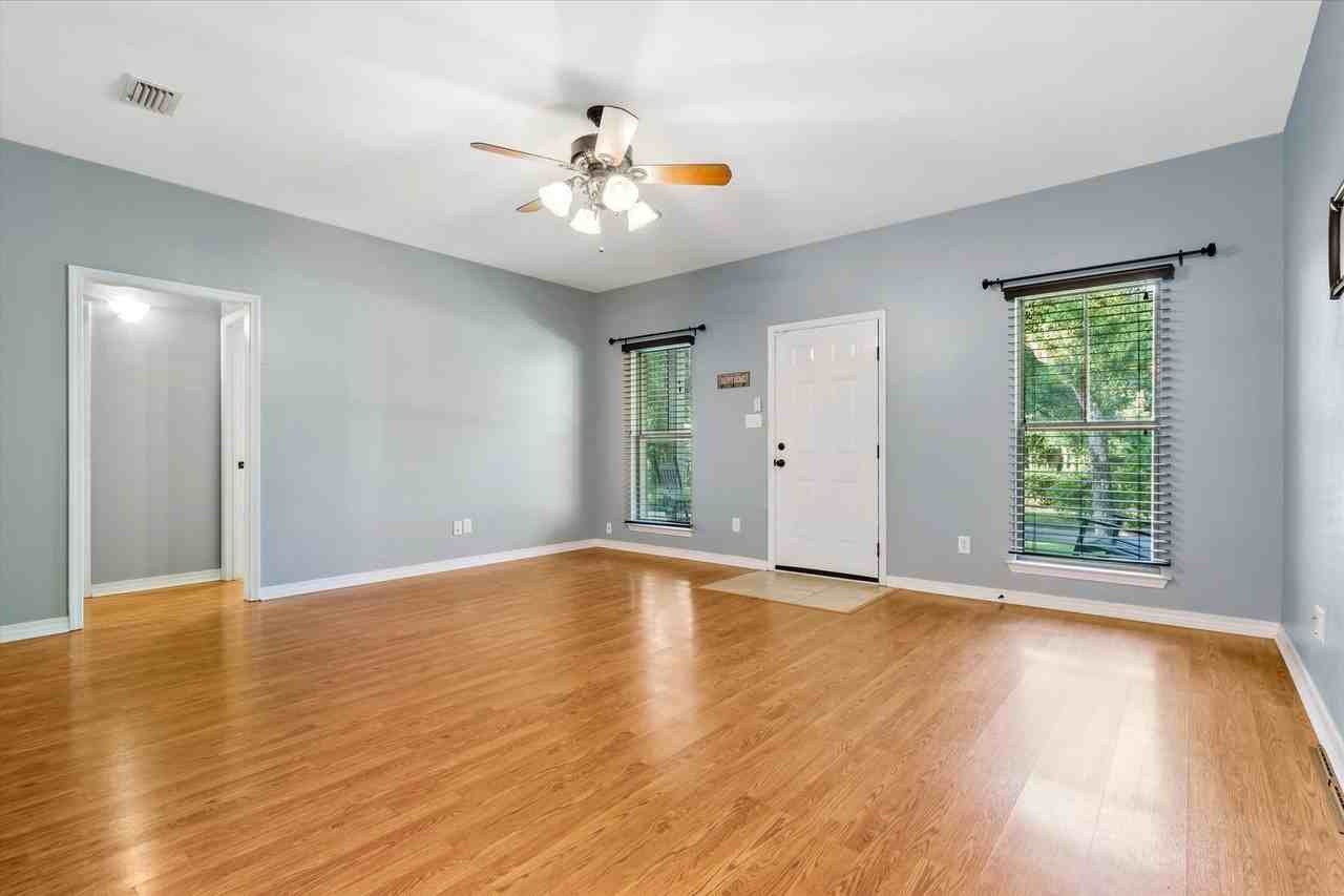 1008 Oakland Dr - Photo 3 of 21