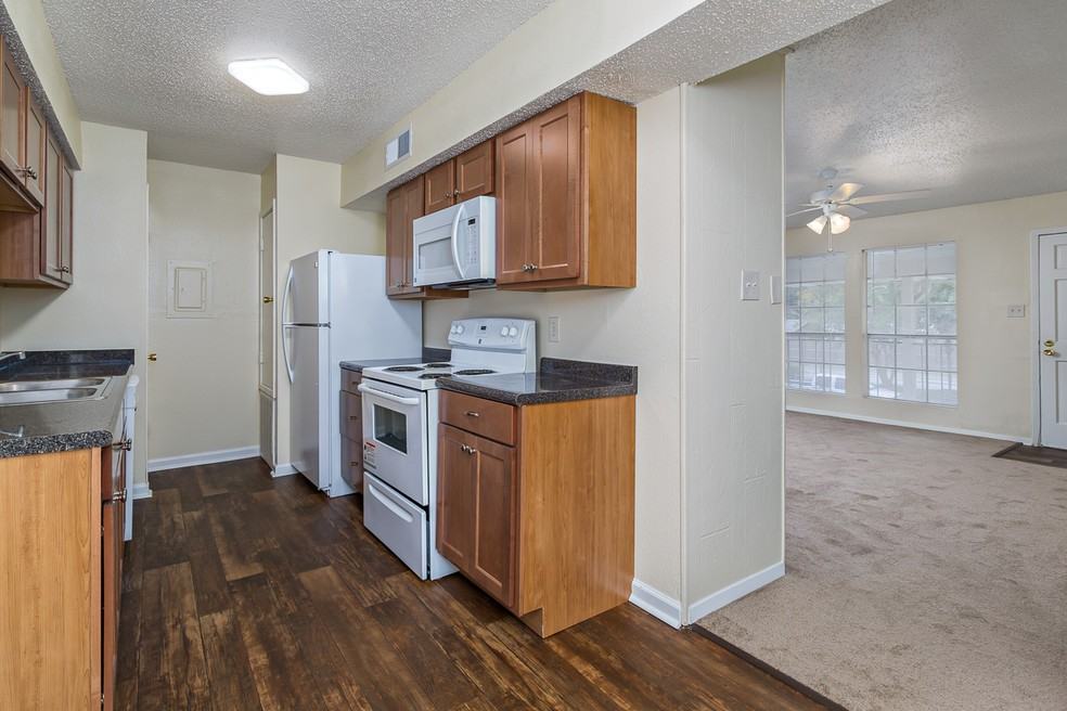 River Oaks Apartments - Photo 2 of 9