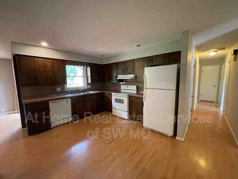 1236 W Winkler St - Photo 6 of 10