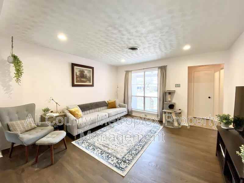 511 Bedford Dr - Photo 2 of 9