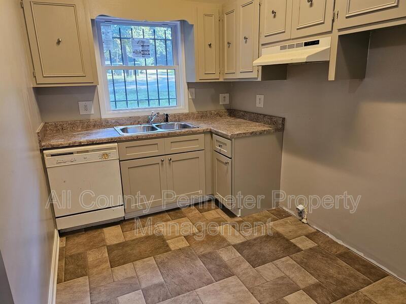 165 Parkridge Ct - Photo 2 of 9